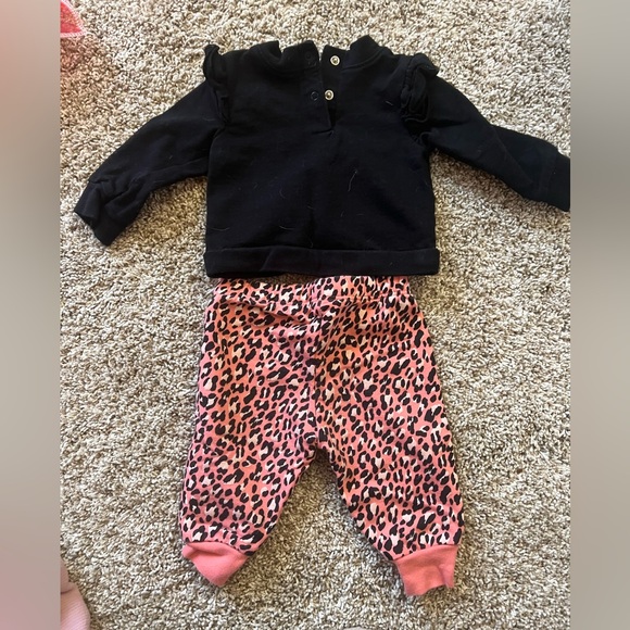 Children’s Place Baby Girl Leopard 2 piece Outfit - Picture 2 of 4